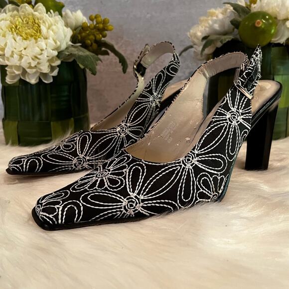 NEW Circa Joan & David Floral Embroidered Flowers Slingback Black White Heels S… - Picture 3 of 16